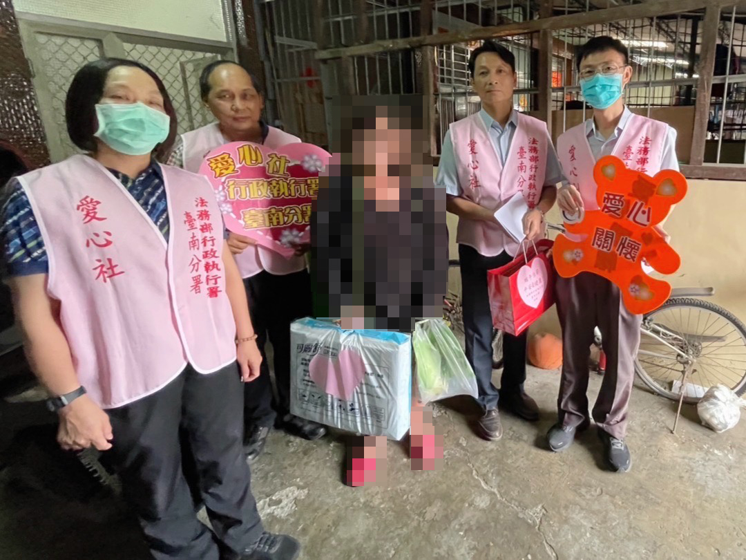 臺南分署慰問徐姓弱勢義務人