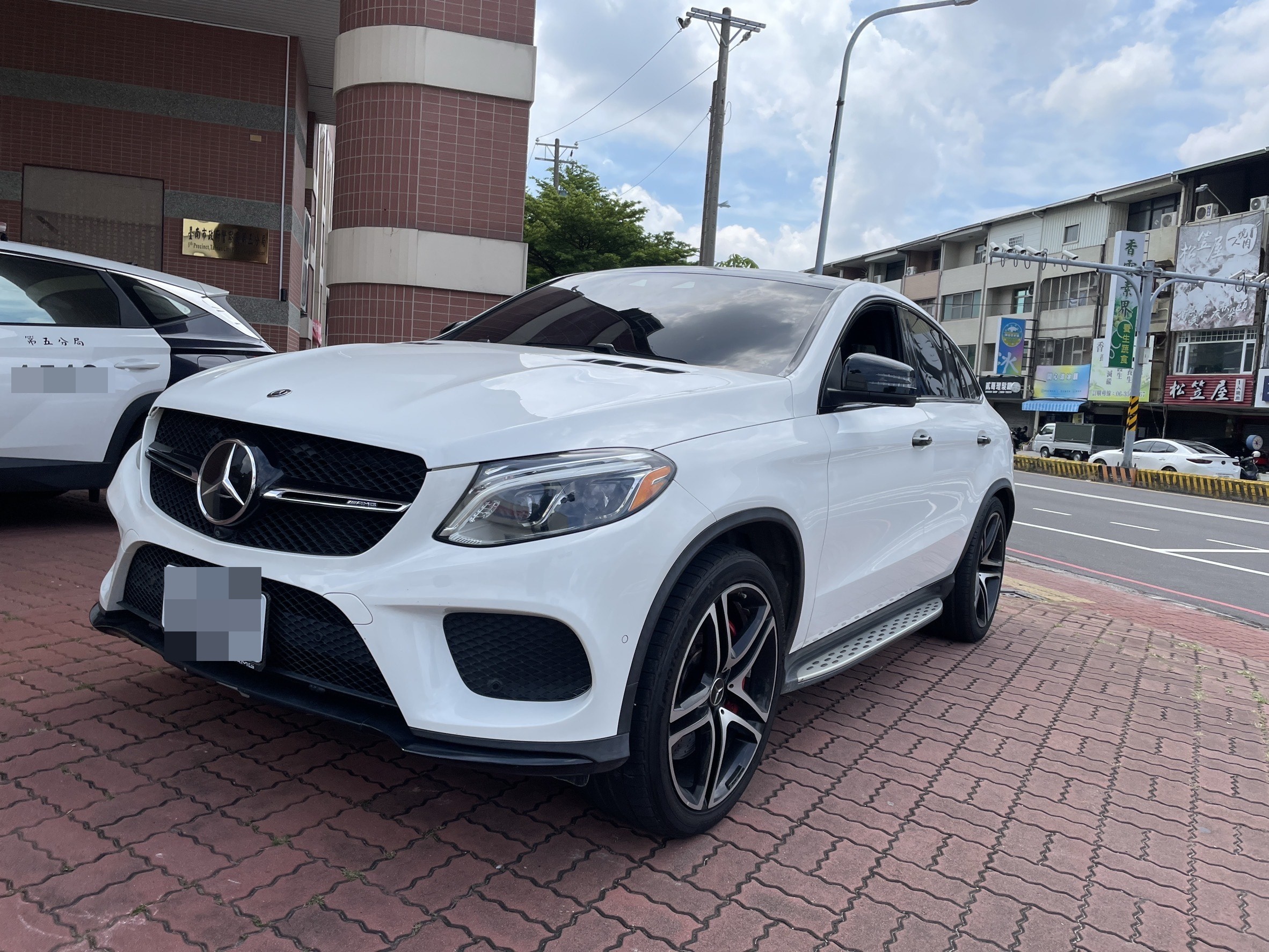 賓士車